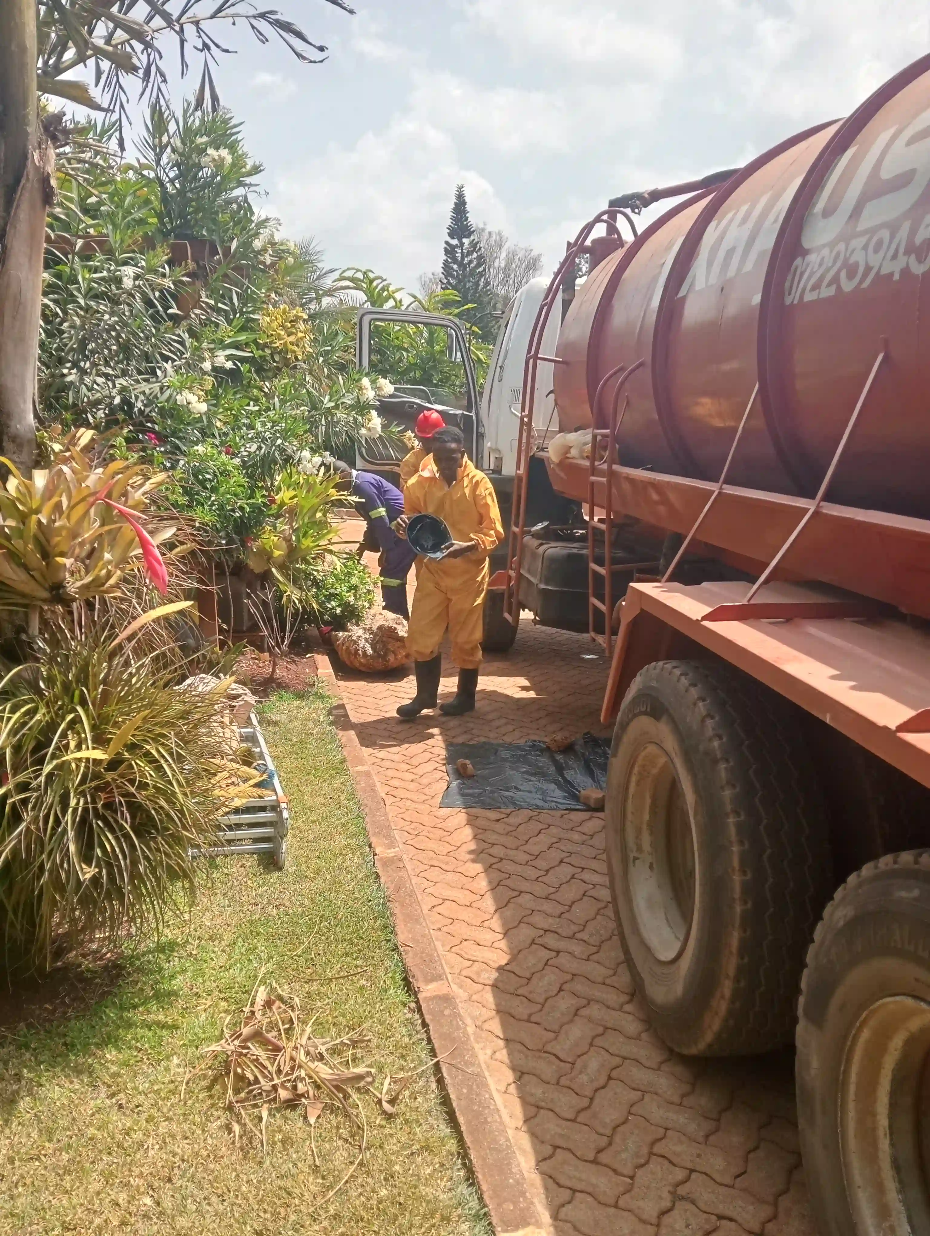 Professional exhauster service vehicle